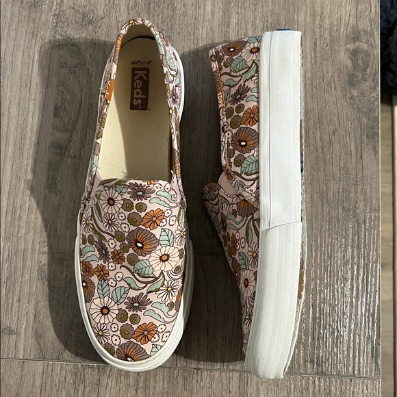 Keds Pink Floral Slip-On Sneakers - Picture 3 of 13